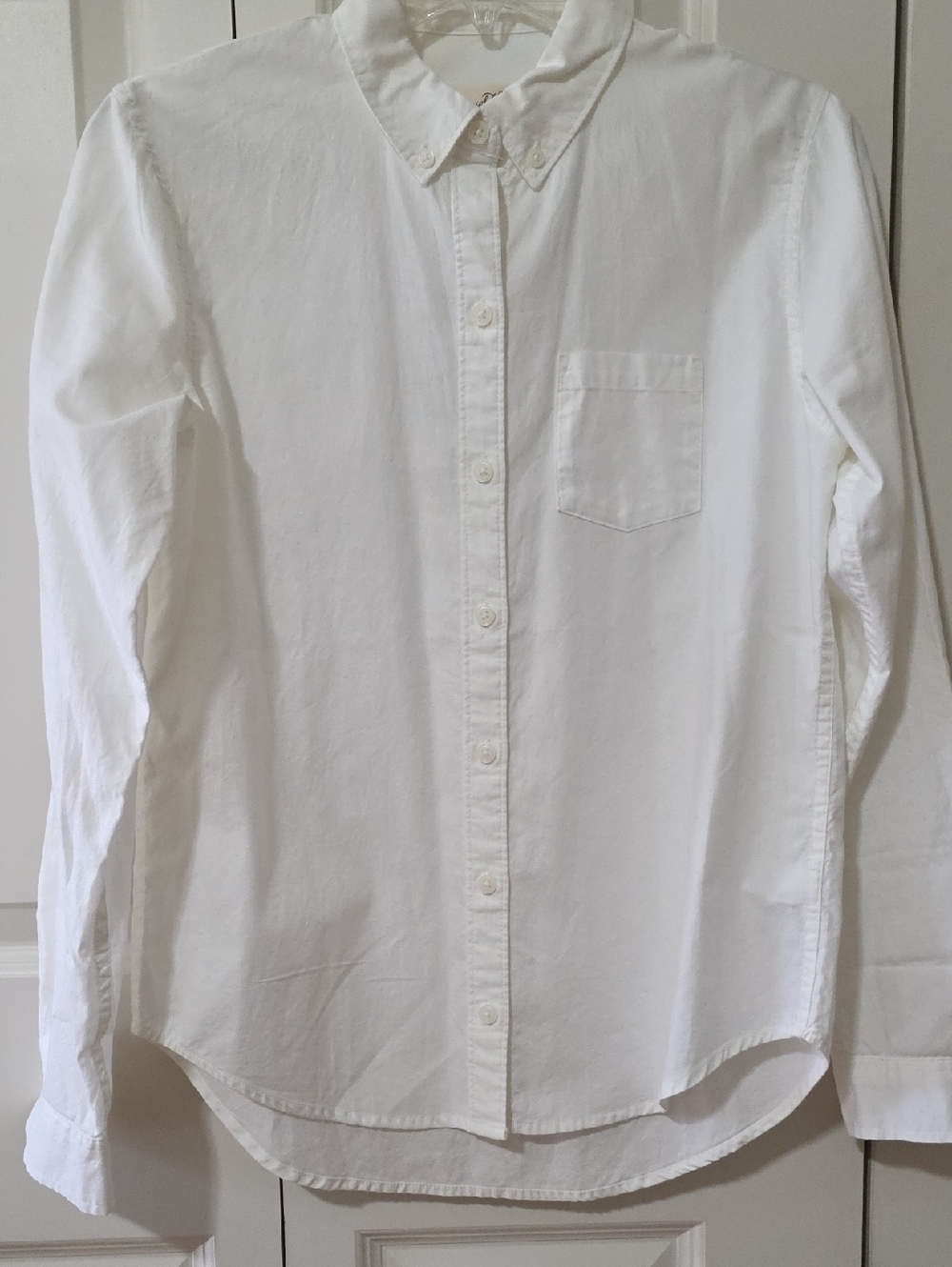 Universal Thread White Women's Button-Down Shirt